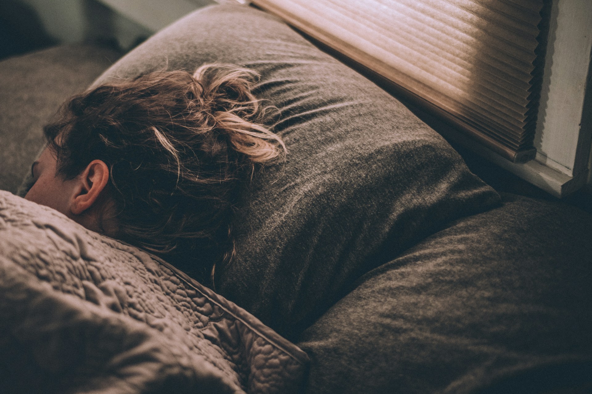 月曜日から体が重い人へ。「動けない日」の正体は、土日の過ごし方にあった